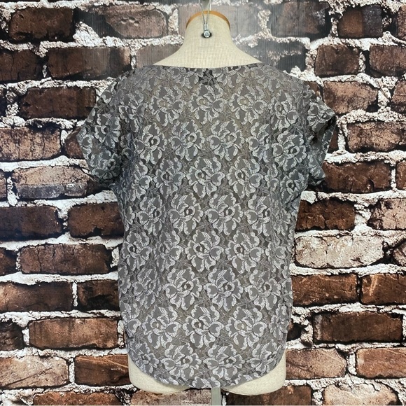 Bobeau Top Shirt Pewter Metallic Floral Lace Short Sleeve Size Small - Picture 11 of 12